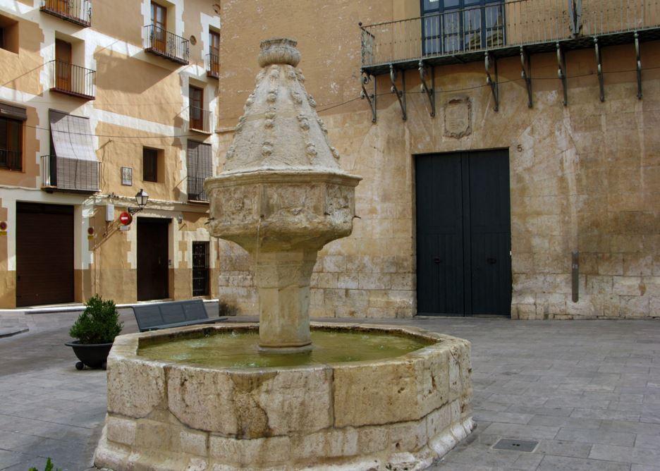 14thC Gothic Octagano Fountain in Xàtiva